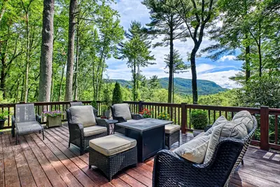 Image de Blue Sky Cottage: Elegant 3br Retreat with Stunning Mountain Views in Sapphire Valley