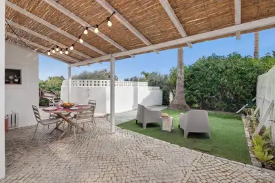Image de Maison 'Casa Pedra Rosa - Vinhas De Nexe' avec vue sur les montagnes, Wi-Fi et climatisation