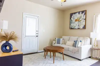 Image de 3br Townhome w/King bed, Workspace & Playroom, Fast WiFi, Close to Fort Cavazos