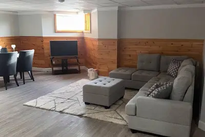 Image de Cozy 2 bedroom basement apartment