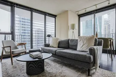 Image de Blueground | Lakeshore East, pool & w/d, nr park