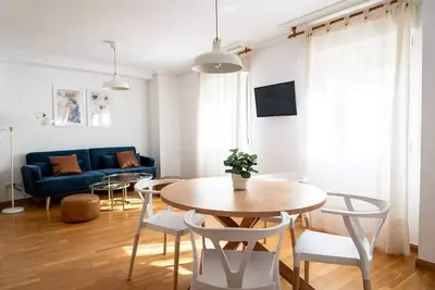 Image de Loira Prudencio: 1 minute from Pilar Square