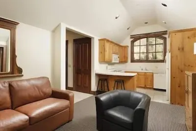 Image de Unique Mountain Retreat, Just Minutes to the Core!