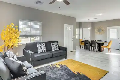 Image de 3 Mi to Tucson Mall: Home w/ Large Outdoor Space!