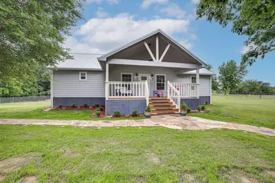 Image de < 1 Mi to Lake Fork: ‘Appy Haven’ in Yantis