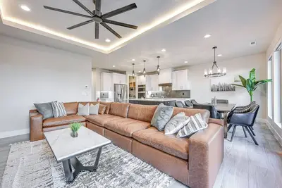 Image de Private Patio & Hot Tub: Luxe Hurricane Townhome