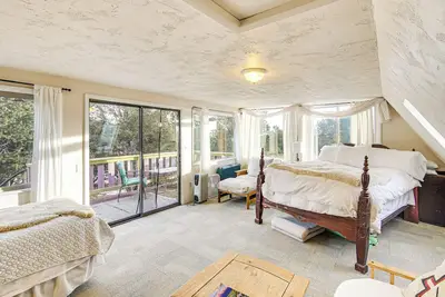 Image de Near Hiking: Tranquil Crestone Studio w/ Deck!