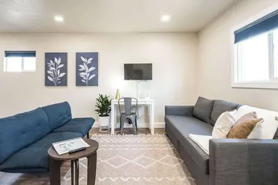 Image de #StayinMyDistrict Private Studio Close to Downtown