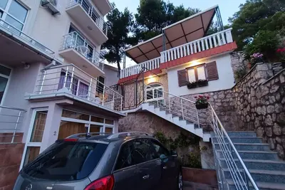 Un appartement dans un complexe dans une pinède