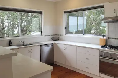 Image de The Dolphin Beach House Vincentia Stay for 3 Pay for 2! - Beachfront In Vincentia