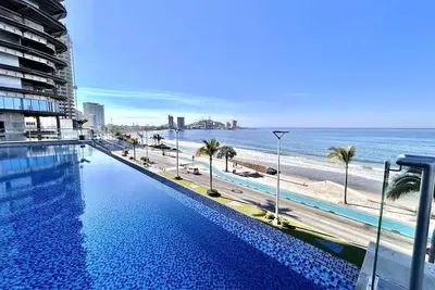 Image de Luxury beachfront and malecon by Gpsrentas