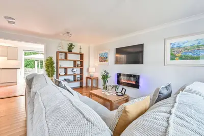 Merveilleuse maison de vacances privée pour 10 personnes avec Wifi, Tv, patio et parking