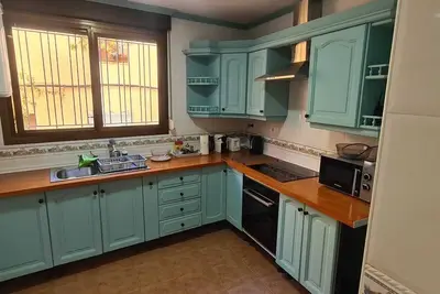 Image de Town House with roof terrace and stunning views. Close to all local amenities