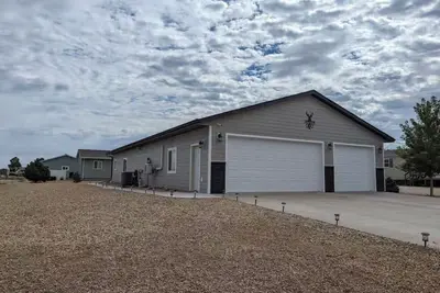 Image de Charming 3-bedroom house with WiFi, Ac minutes from Lake Oahe/ 3 stall garage
