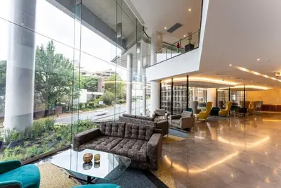 Image de Experience Elegance & Comfort – Stay at Sandton Hotel’s Premier Studio