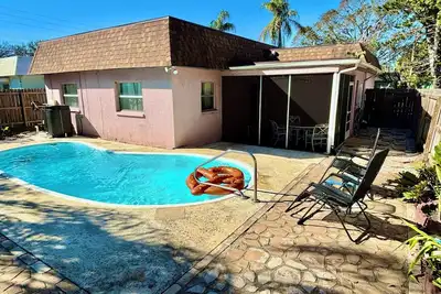 Image de Coastal 3-Bedroon Retreat with Heated Pool - 4 mins to Indian Rocks Beach