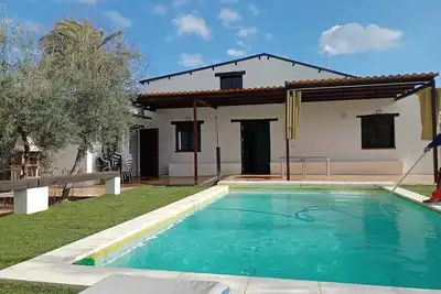 Homerez - Villa moderne avec piscine à Valleverde