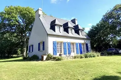 Image de Nichée dans la campagne, à proximité immédiate d'une belle plage de sable fin!