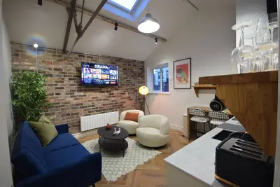 Image de CITYeSCAPE - 2br Apt 3, En-suite, Sofa Bed, Nq