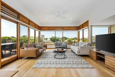 Ocean Breeze - Retreat in Torquay, Sleeps 11!