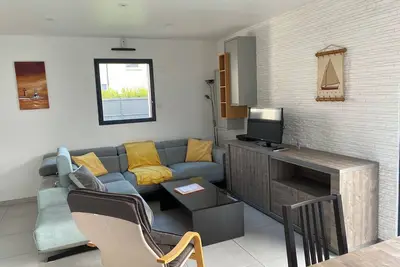 Image de Maison lumineuse vous offrant confort et tranquillité à 15 min des plages