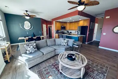 Image de Sundown Sanctuary by Mesquite Vacation Rentals near Jensen Trailhead Park with $510 free daily activities!