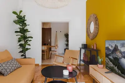 Image de Athens' Gem: Fun, Sun & Your Koukaki Run!