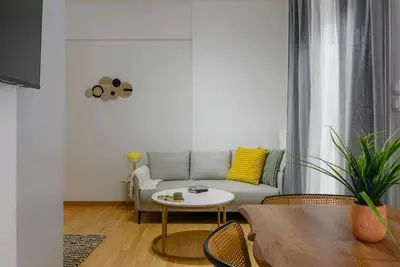 Image de Serene City Hideaway with Balcony & Modern Comfort