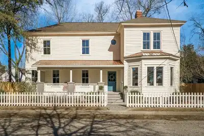 Image de Spacious 5-bedroom Downtown home in charming Aiken