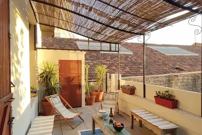 Image de Ancienne Savonnerie à 5 minutes du Palais Longchamp - 100m2 + terrasse ombragée