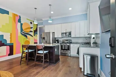 Image de Renovated Dog Friendly Duplex Near Food & Fun! Fully Fenced Yard and Private Par