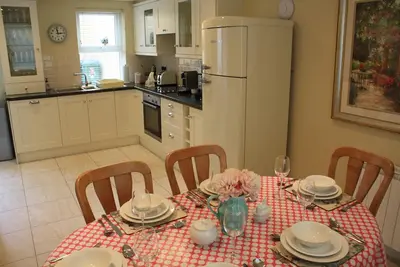 Image de Cosy Home. Killarney Town Centre 5 minute walk - Free Parking/WiFi - sleeps 6