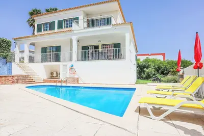 Image de Villa Ash - Quatre Chambres Villa, Couchages 8