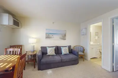 Image de Stylish Coastal Condo with a Pool, Hot Tub, Tennis Courts, and Ev Chargers