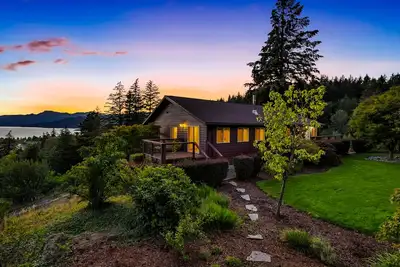 Image de Luxurious home with breathtaking views of the Columbia River