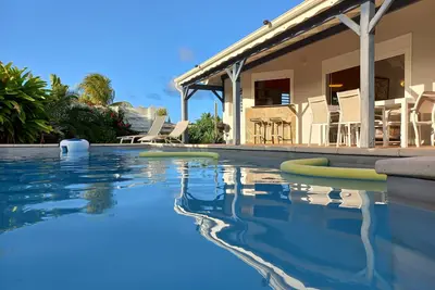 Image de Villa \"Blue Sky\" avec piscine privée et joli jardin au calme à Saint-François
