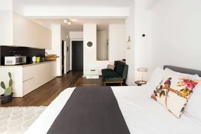 Image de Athens' Best Location! ~Stunning & Spacious Studio