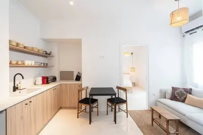 Image de Prime Location: 1-Bedroom Apt