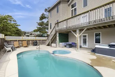 Image de Modern 4br home with Private Pool, Hot Tub and close to 7-acre lake