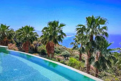 Image de Traditional house with beautiful ocean view