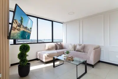 Image de Spacious Apartment with City View