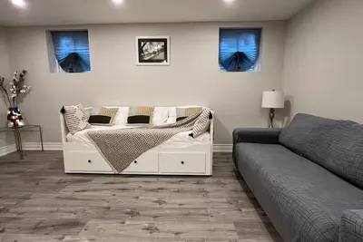 Image de Comfy Basement Apartment with Private entrance and free car