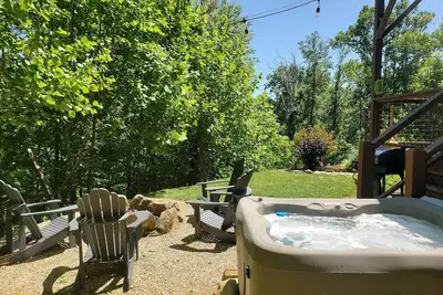 Image de 8 mi to Casino 11 mi to Polar Express, Hot tub, robes and Views, dogs ok