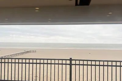 Image de Beautiful Oasis on the Bay! Gorgeous Views, Great Fishing and Pool Access!