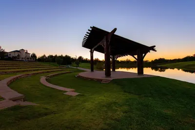 Image de Norton, Bourbon Trail, Pool, Golf, Pets, Downtown Local Dining, Fully Loaded