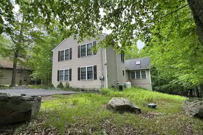 Image de Spacious 5 Bdrm Masthope Chalet with Private Movie Theater & Awesome Game Room