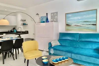 Image de Appartement moderne avec piscine sur le toit