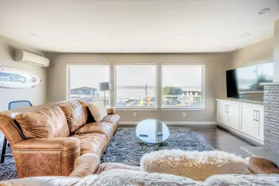 Image de Charming 2-bedroom unit with WiFi, Ac with amazing Puget Sound view in Tacoma