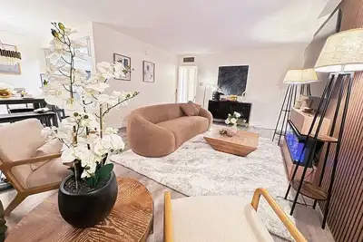 Image de Charming 2-bedroom apartment in soothing Alhambra with WiFi, Ac