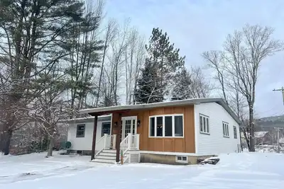 Image de Enjoyable a cabin on the Black river with WiFi in Ludlow for a cozy stay